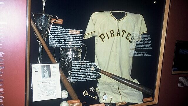 This Roberto Clemente Rookie Card Smashes Record with $1.15 Million Sale