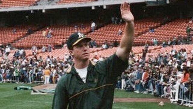 Mark McGwire’s 1985 Rookie Card Sets Record, Sells For Over $30K