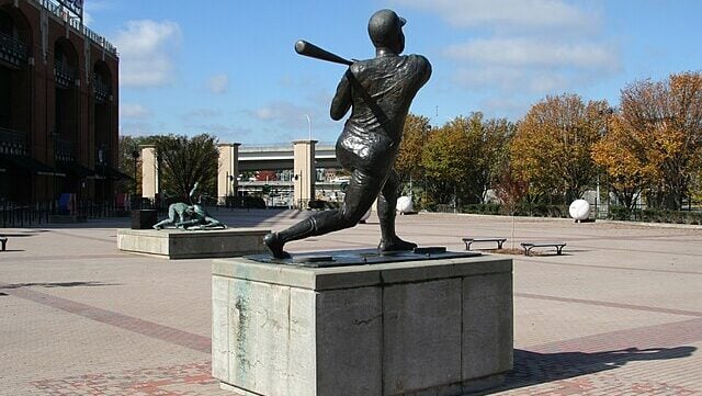 How Many Home Runs Did Hank Aaron Hit? The Career Behind MLB’s Most Debated Record